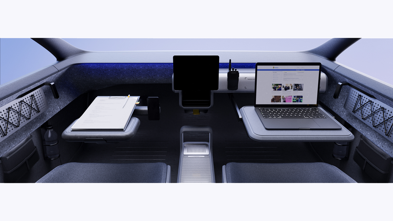 The spacious interior can easily be rearranged for administrative work. For safety reasons, this can only be done while the transmission is in ‘’P’’.