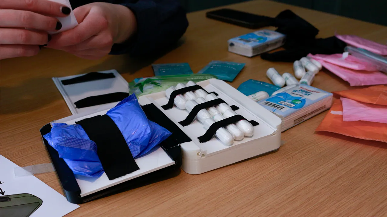 Workshop with military woman