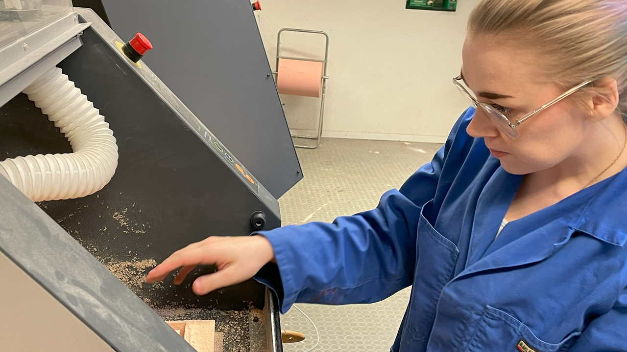 Working in the workshop on the final result 