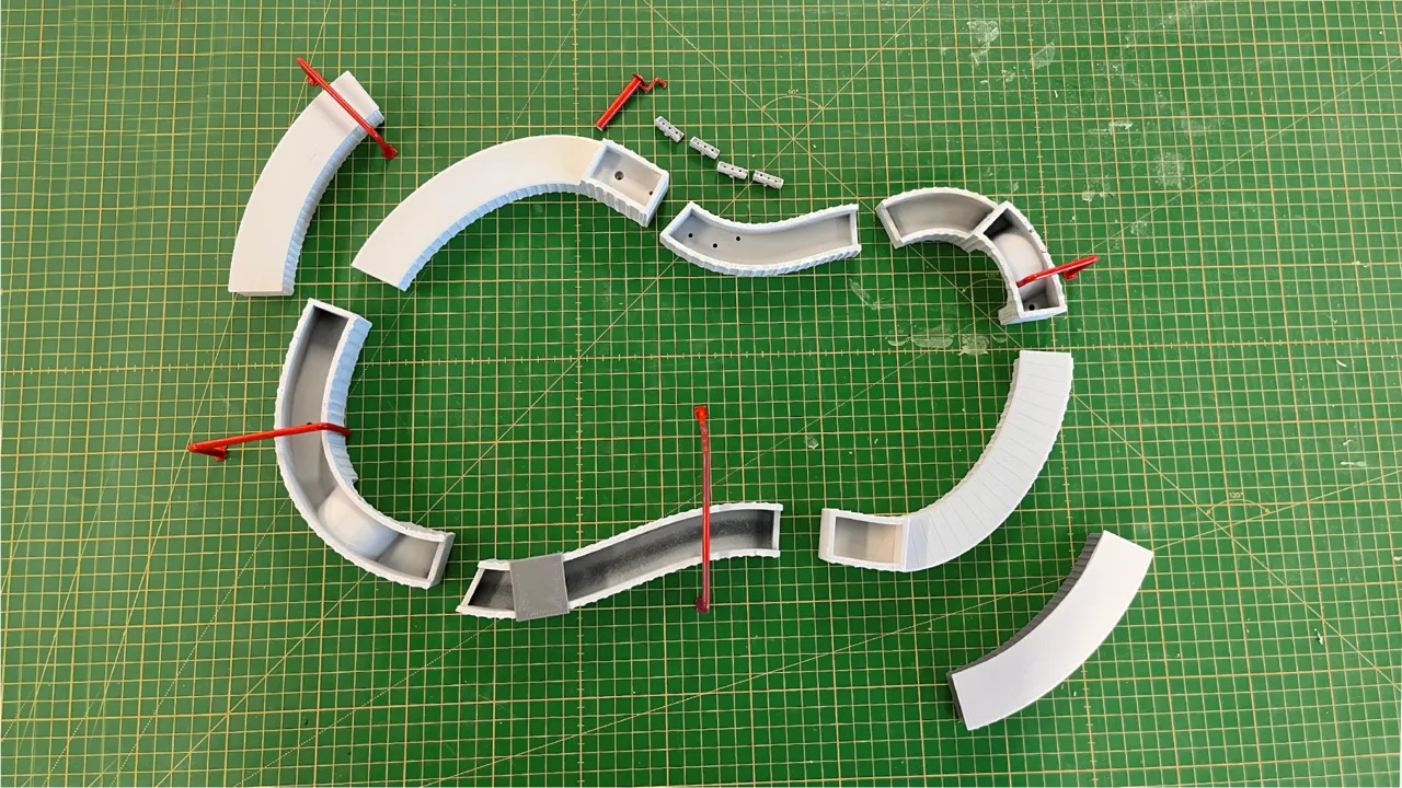 Model in scale 1:20. Showing dimensions and parts