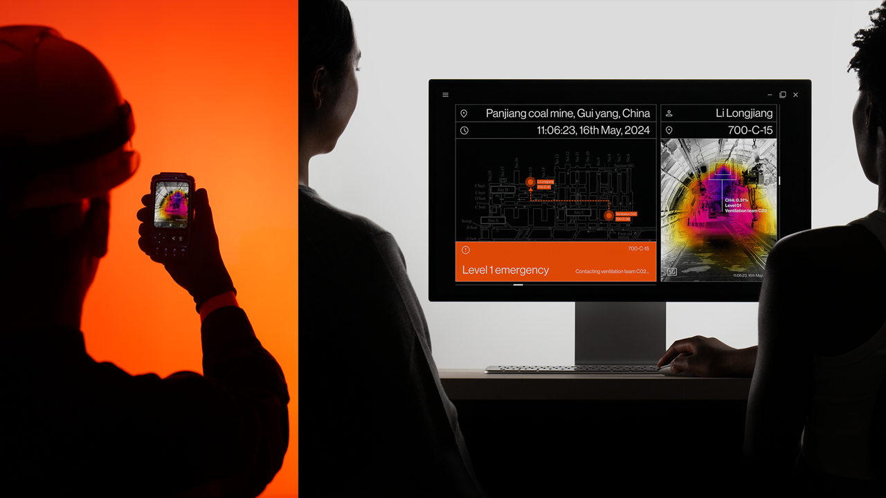 The safety inspector transmits images of gas leaking source located by gas detector to the information center in real time.