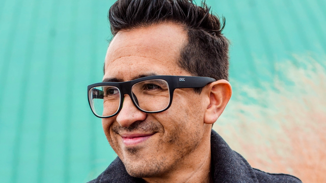 Portrait photo of Alberto Villareal