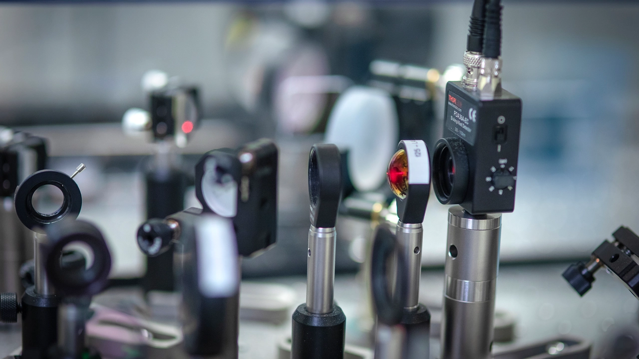 Bild på instrument i fysiklaboratorium