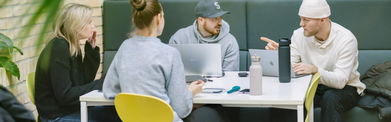 Umeå Universitet, Beteendevetarhuset.  Studenter pluggar.