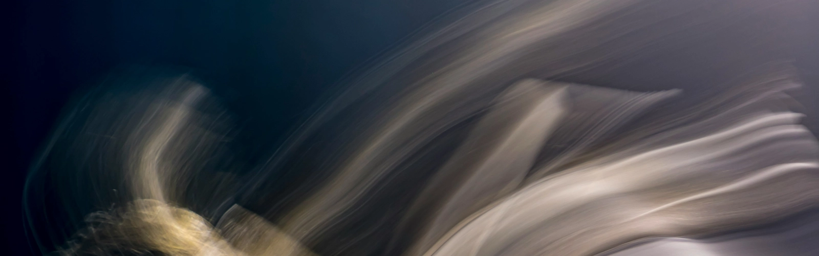 Ett konstnärligt foto av en person som dansar.