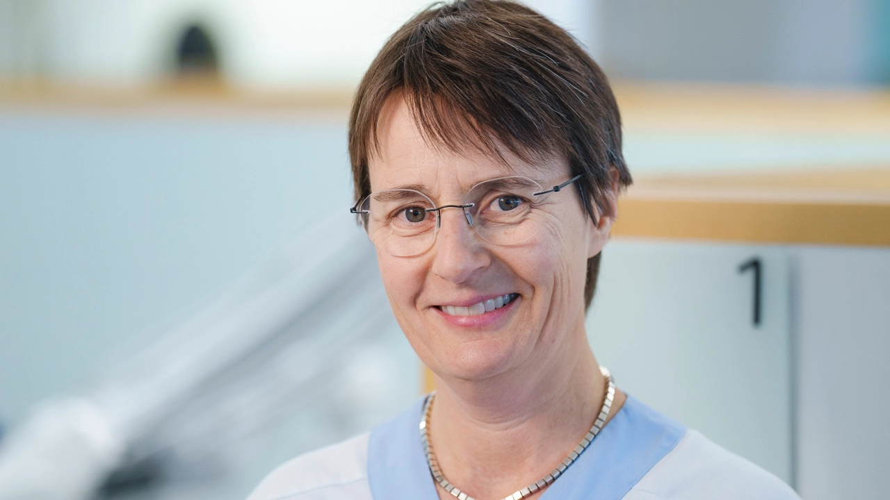 Studenterna är det bästa med mitt jobb, säger Malin Brundin, specialisttandläkare inom endodonti 