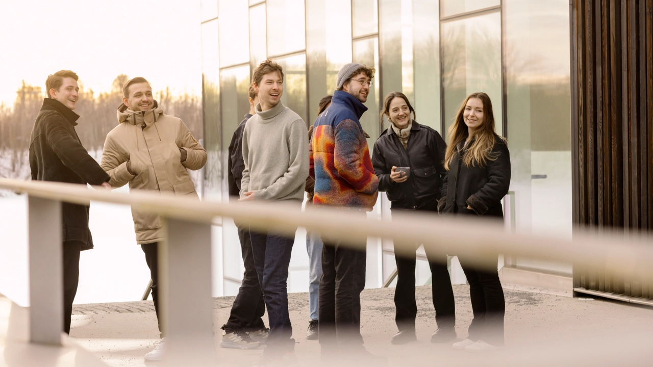 Delta i en digital träff med Designhögskolans lärare och studenter