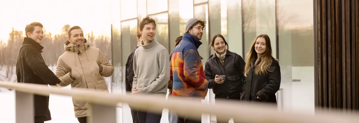 Delta i en digital träff med Designhögskolans lärare och studenter