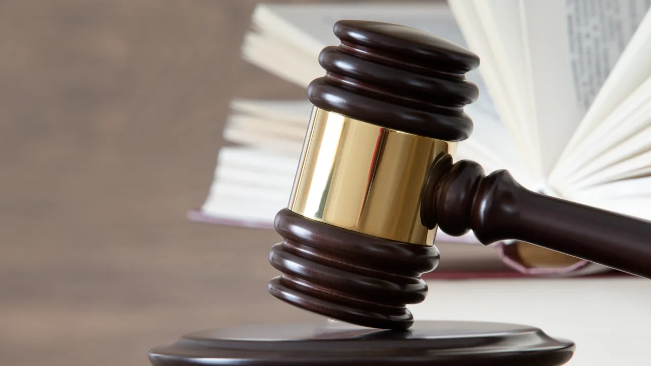 Klubba i rättsliga sammanhang.