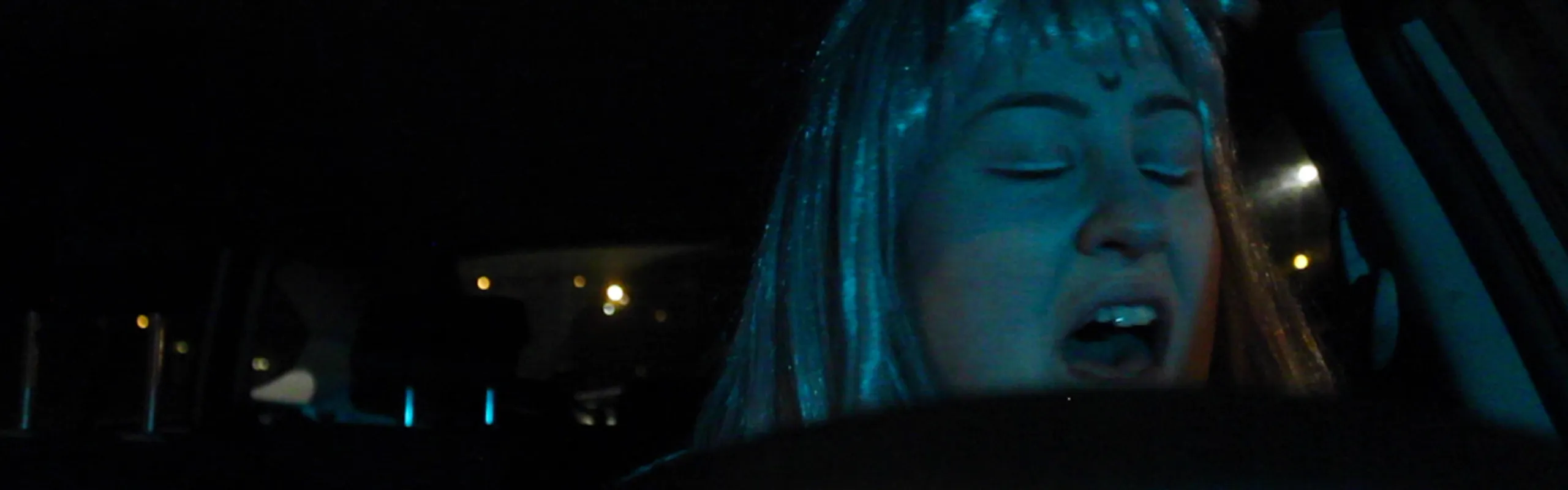 Svagt synligt ansikte i mörker