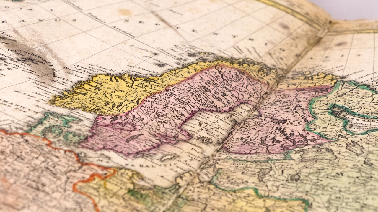 Gammal karta över Sverige.