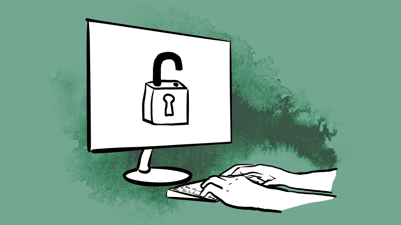 Två händer skriver på ett tangentbord framför en datorskärm med ett upplåst hänglås.