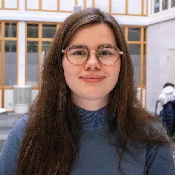 Porträttfoto på Hanna Berggren