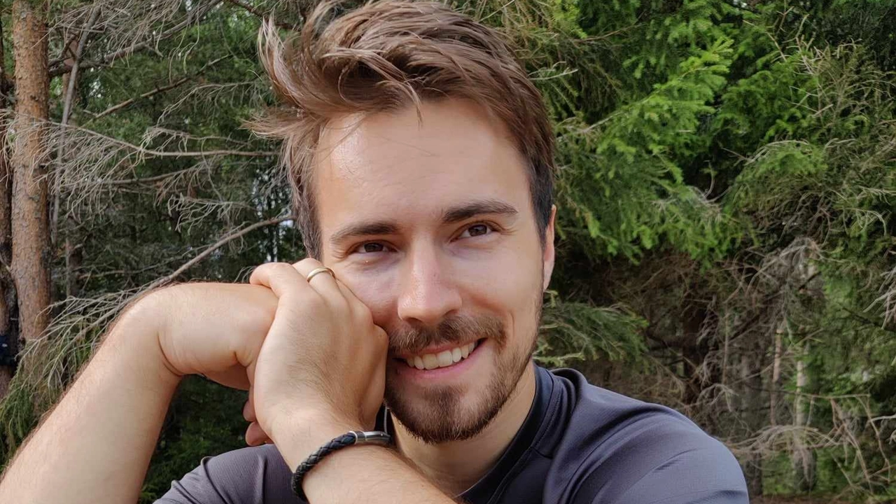 Porträttfoto på Henrik Söderlund