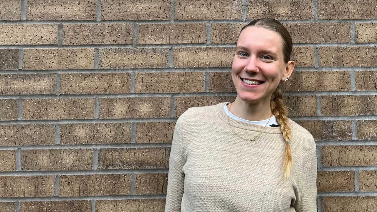 Portrait photo of Ida Bengtsson standing in front of a brick wall