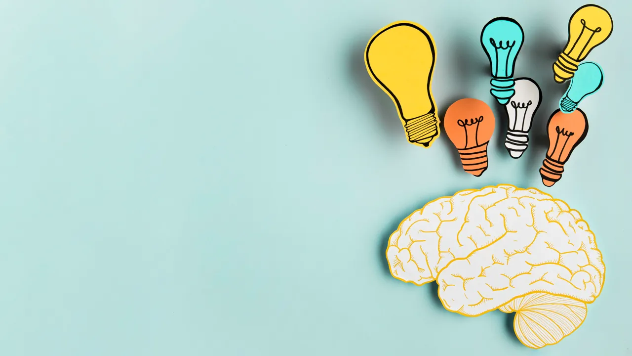 Illustration i form av glödlampor ovanför en hjärna.