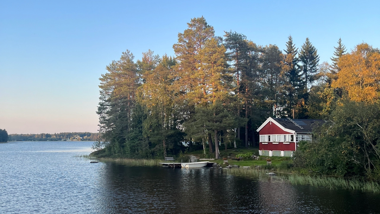 Traditional Swedish cottage by Lake Nydala in Umeå