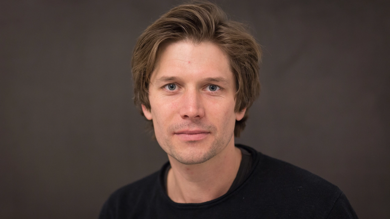 Porträtt på Joacim Rocklöv vid enheten för Epidemiologi och global hälsa, Umeå universitet.