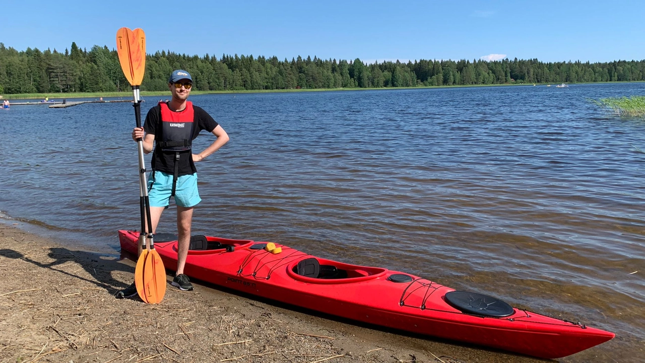 Student kayaking at Lake Nydala