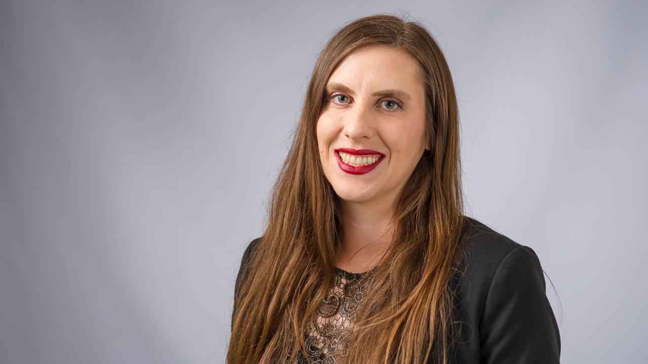 Portrait photo of Laura Carroll