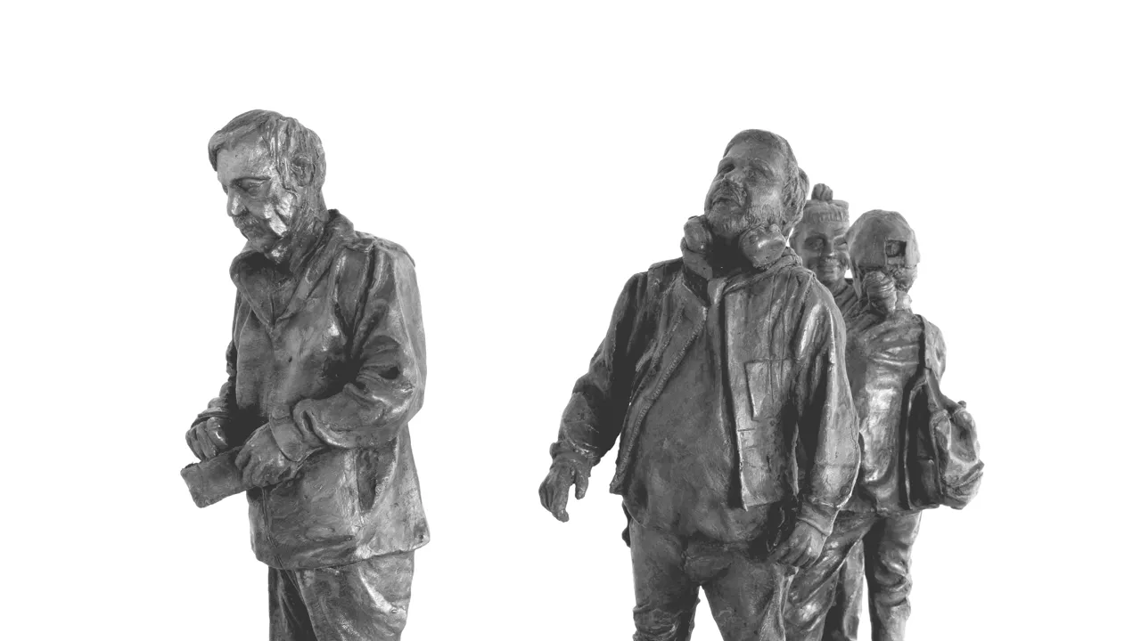 Fyra skulpturer av personer