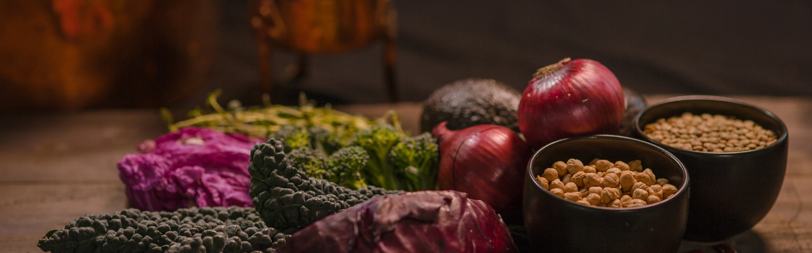 Nyttiga råvaror på bord.
