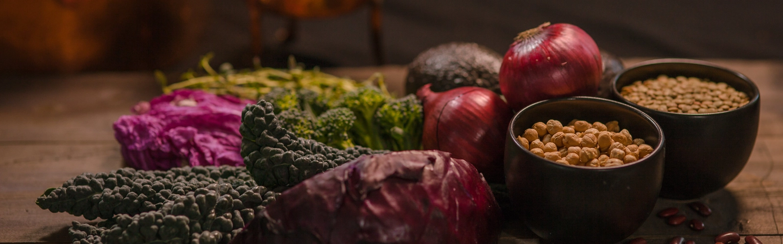 Nyttiga råvaror på bord.