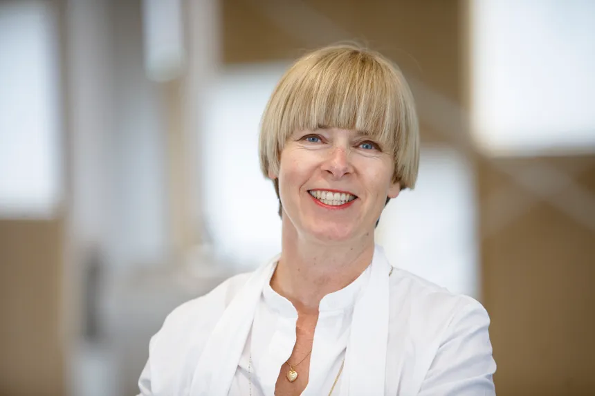 porträttbild på Cornelia Redeker, Professor och prefekt på Arkitekthögskolan vid Umeå universitet 