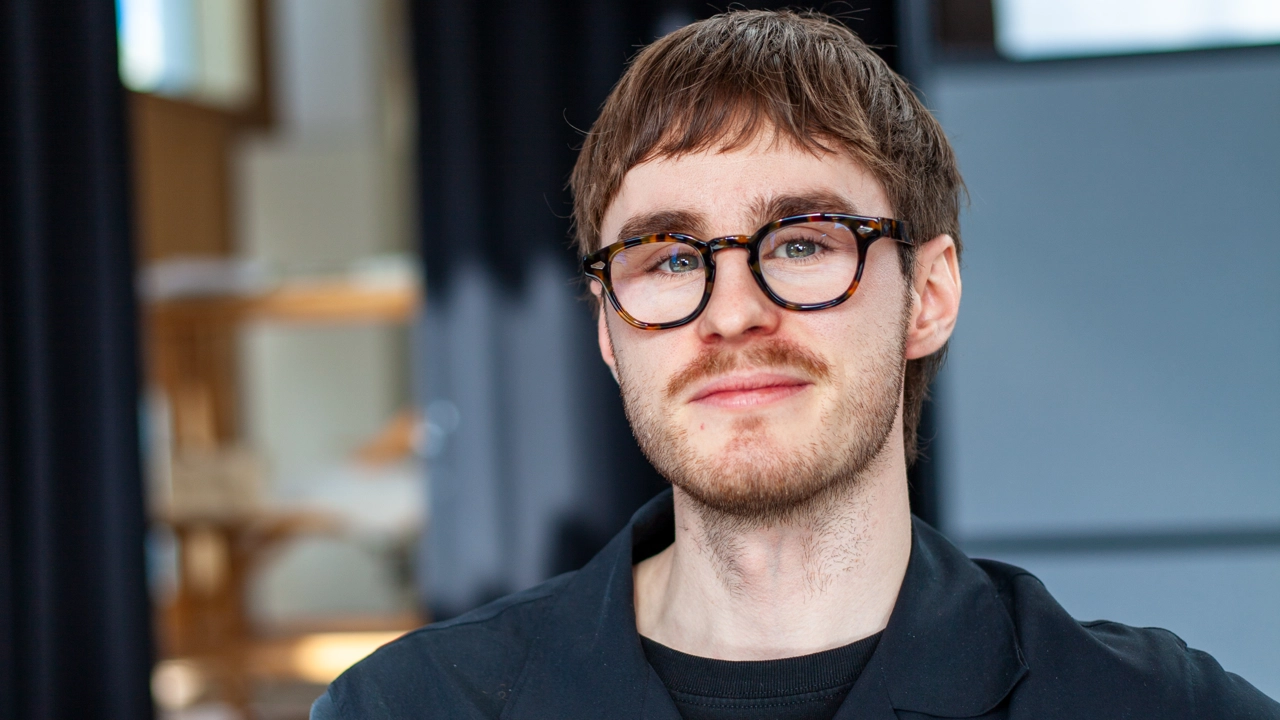 Porträttbild på Simon From