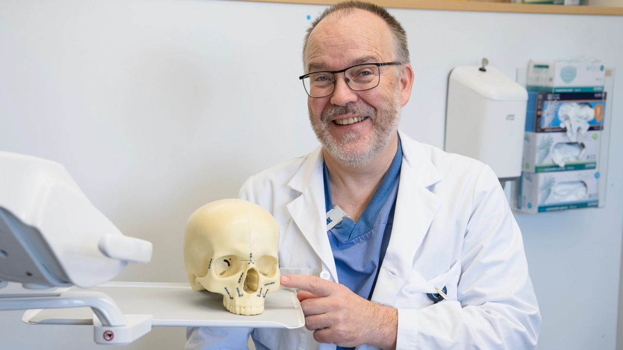 Mats Sjöström är tandläkare och käkkirurg.