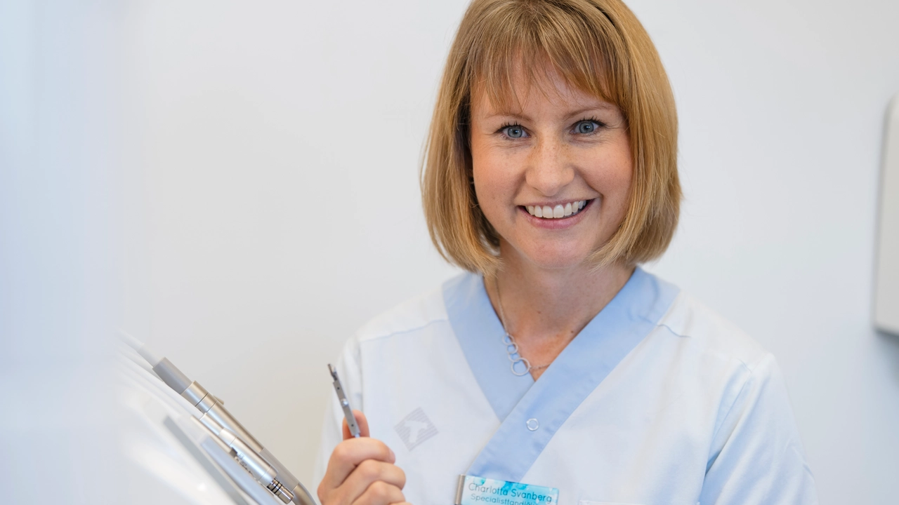 Charlotta Svanberg är specialist inom ortodonti och jobbar med tandreglering.