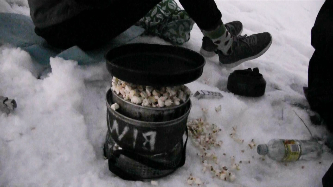 Trangiakök med popcorn i snö