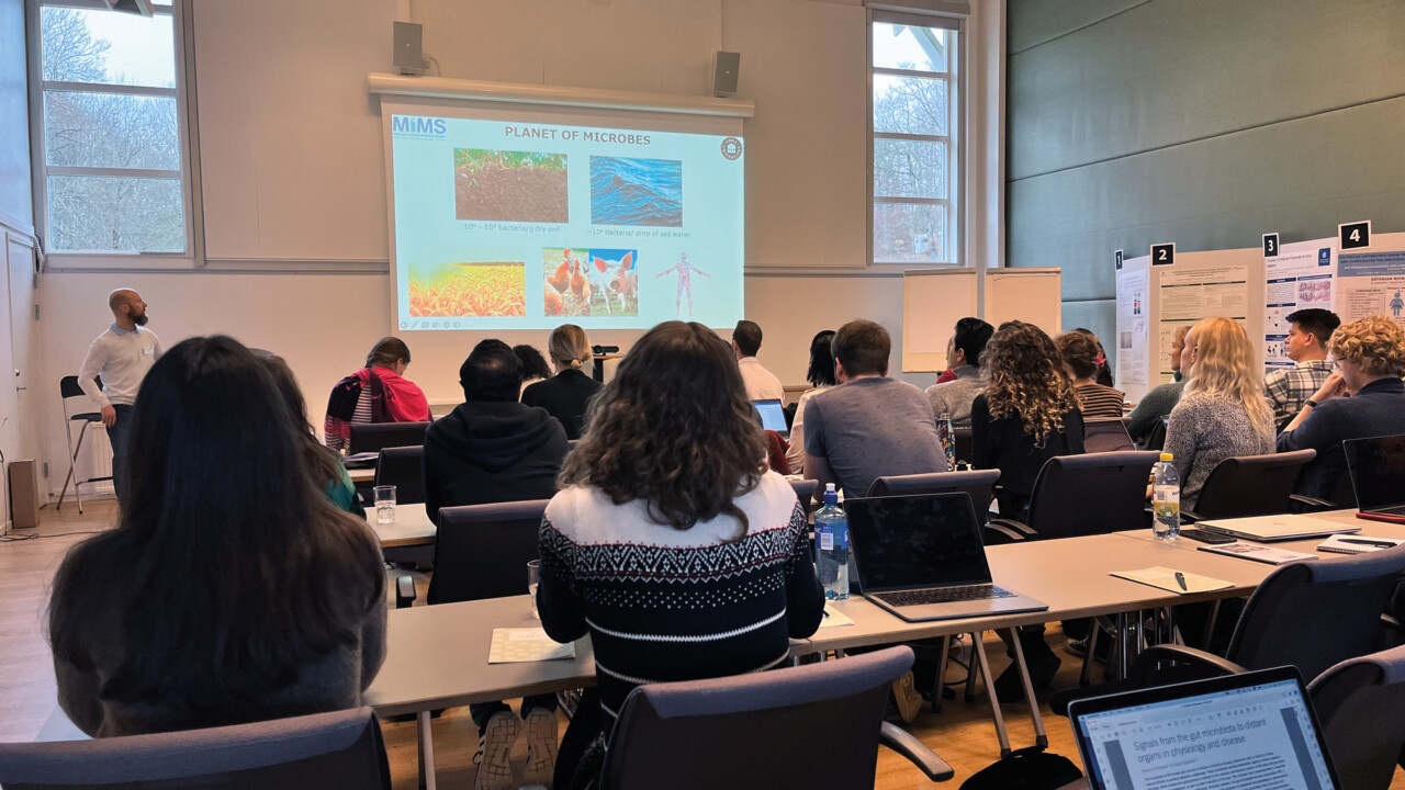 Björn Schröder giving a lecture at the NDPIA Microbiota and Health course