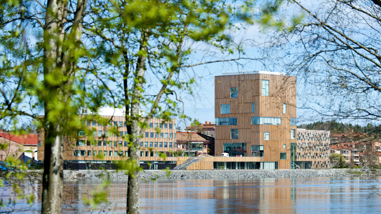Vy över älven mot Konstnarligt Campus.